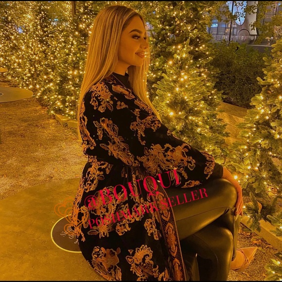 BLOGGERS FAV ZARA FLORAL PRINTED VELVET KIMONO - Picture 16 of 16